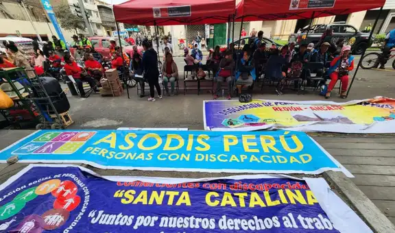Personas con discapacidad protestan frente al MIMP y exigen que se otorgue permiso para trabajar en la vía pública: ''No atienden nuestras necesidades''