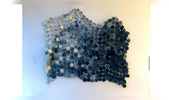 De seda y porcelana: "Pájaro del mismo tipo se encuentra en el mismo bosque" de Loreto Buttazzoni, por Czar Gutiérrez