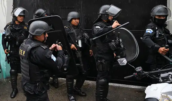 Guatemala: detienen a 23 policías por presunta cooperación en fuga de cabecillas de pandilla Barrio 18