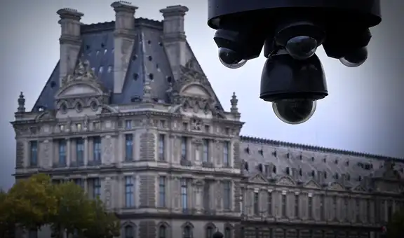 Francia confirma la detención de dos sospechosos del histórico robo de joyas en el Museo del Louvre