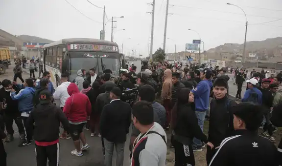 Transportistas acatan paro en Callao EN VIVO: enfrentamientos, pocos buses y bloqueo de av. Néstor Gambetta tras asesinato de conductor