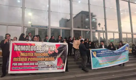 Fiscales provisionales y jueces supernumerarios protestan fuera de la Fiscalía: exigen igualdad salarial y convocan a vigilia nacional