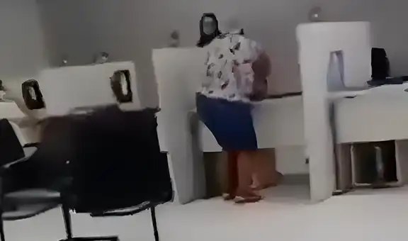 Mujer de Brasil enfurece y destroza varias computadoras de empresa de electricidad por falta de luz en su casa