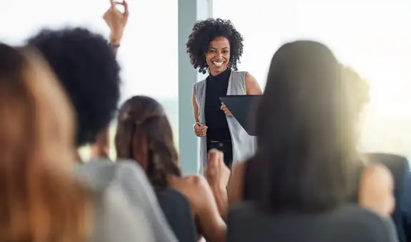 Potencia tu perfil profesional HOY: cursos cortos con docentes internacionales para impulsar tu carrera