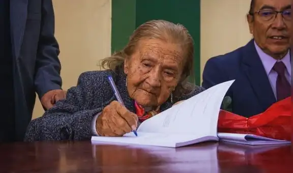 La historia de Blanca Marín, la auxiliar de enfermería de 89 años que cuestiona la atención actual del Sistema de Salud: “No tienen vocación”