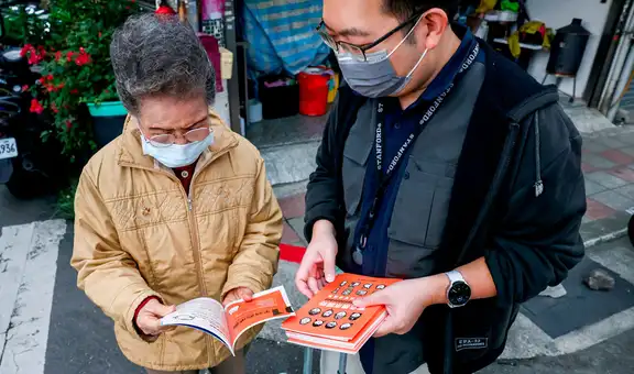 Taiwán reparte millones de guías de crisis ante el riesgo de desastres y una posible invasión china