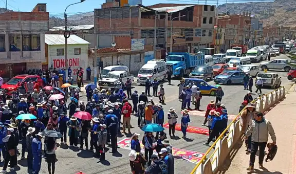 Puno: profesores bloquean el transporte en paro de 24 horas contra el gobierno de José Jerí
