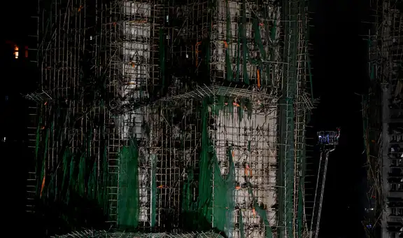 Aumentan a 75 los fallecidos y a más de 250 los desaparecidos en Hong Kong tras feroz incendio en complejo residencial