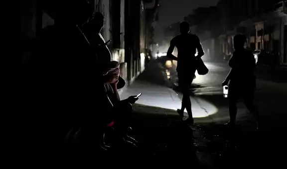 Apagón masivo en la mitad occidental de Cuba deja a más de 3 millones de personas sin luz