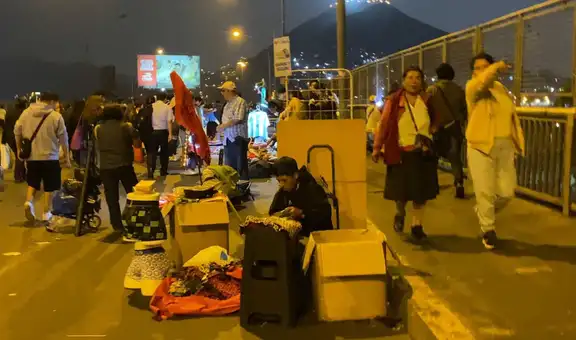 Puente Ricardo Palma continúa lleno de ambulantes, pese a que Municipalidad de Lima afirma haberlo liberado