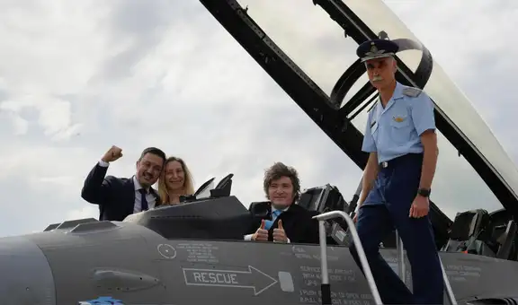 Milei presenta sus aviones cazas F16 que compró a Dinamarca y los bautiza como "ángeles protectores" de Argentina