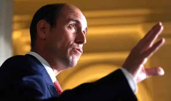 Jefe de campaña de Kast habla sobre indulto a condenados por violación a menores tras críticas de Jara