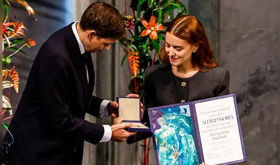 María Corina Machado no llegó a Oslo para la ceremonia del Nobel de la Paz y su hija recibió el galardón