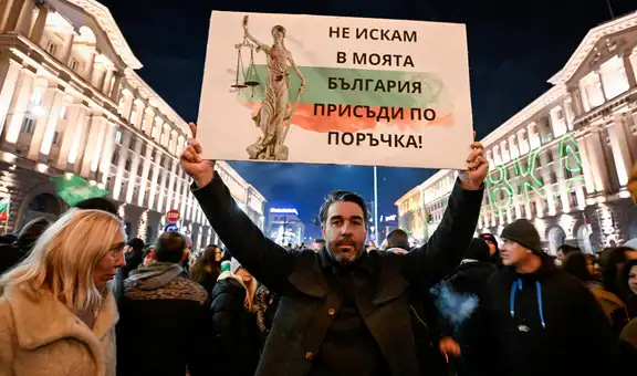 Bulgaria se levanta contra la corrupción y fuerza la renuncia del Gobierno a días de adoptar el euro como moneda oficial