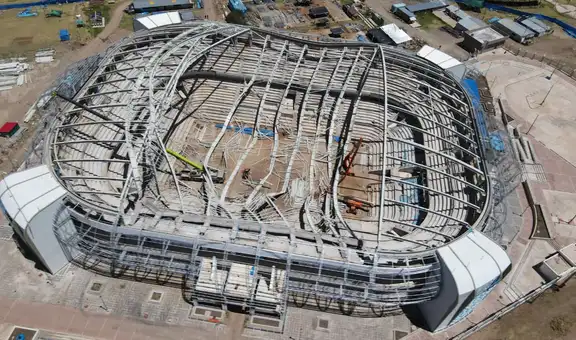 Un obrero muerto y ocho heridos graves tras el colapso del techo del nuevo coliseo de Puno