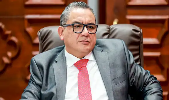 Juan José Santibáñez bajo la lupa fiscal: testigo revela que siguió dirigiendo su estudio jurídico siendo ministro
