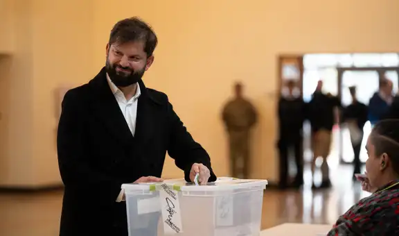 Gabriel Boric votó por última vez como presidente en las elecciones entre Jara y Kast: "Chile es solo uno"