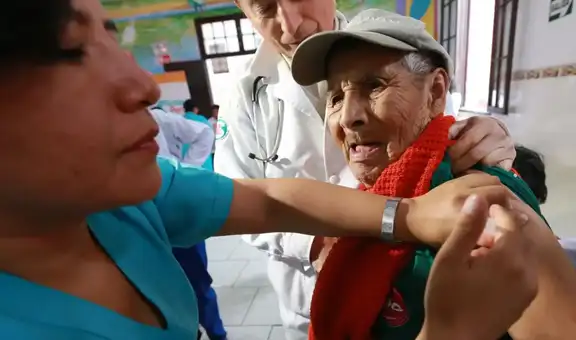 Regiones del país ya refuerzan medidas preventivas y vigilancia ante alerta por súper gripe A H3N2: "Les pedimos vacunarse"