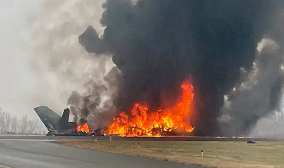 Accidente aéreo en Estados Unidos deja siete personas muertas y provoca un incendio en la pista de aterrizaje
