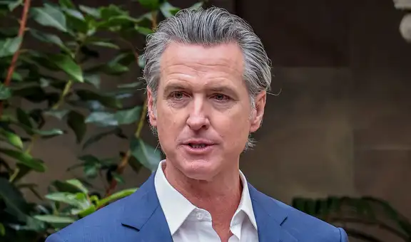 Gavin Newsom firma nueva ley que beneficia a los inmigrantes trabajadores de California desde 2026: ¿En qué consiste?