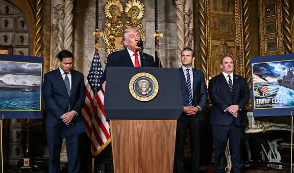 Trump indica que sería "inteligente" que Maduro renuncie y advierte que si "juega duro, será la última vez" que lo haga