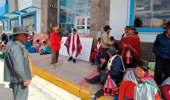 Aymaras de Pisacoma toman local municipal tras negativa de alcalde a rendir cuentas