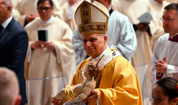 El papa León XIV celebró su primera misa de Navidad en el Vaticano y envió un mensaje de "caridad y esperanza"
