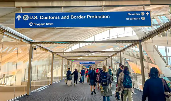 CBP endurece control migratorio en EE.UU.: modifica las reglas de entrada y salida para residentes con Green Card