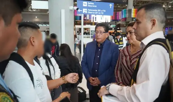 Detienen a familia peruana en Aeropuerto Jorge Chávez por comprar pasajes con tarjeta clonada de alto funcionario del Estado