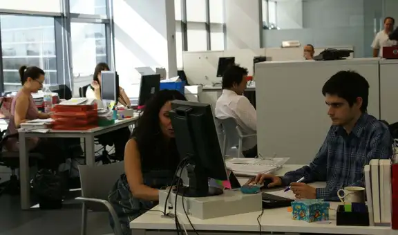 En Perú, el 45% de personas opta por reducir su jornada laboral en vez de tomar vacaciones, según un estudio de Bumeran