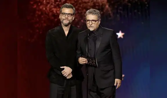 Critics Choice Awards: el director de  'El agente secreto' responde tras la premiación en la alfombra roja