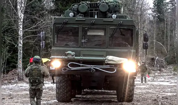 Rusia desactiva una planta de mantenimiento de aviones ucranianos con ataque de misiles hipersónicos Oréshnik