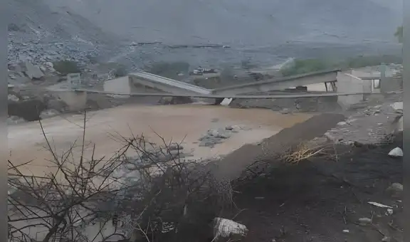 Colapsa puente en construcción en Ayacucho por intensas lluvias: obra estaba próxima a ser inaugurada