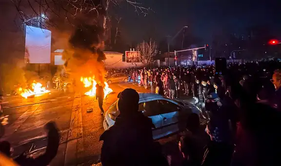 Régimen de Irán exige hasta US$7.000 para entregar los cuerpos de los manifestantes muertos a sus familias, según la BBC