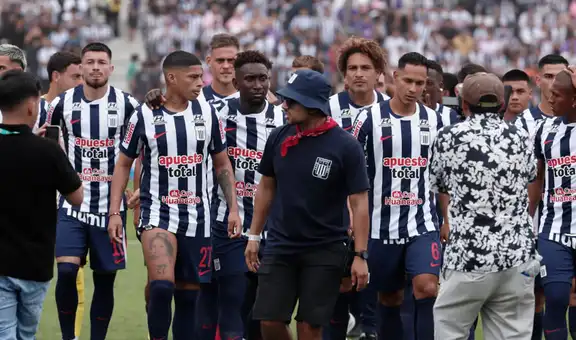 Alianza Lima presentó a sus jugadores en grupo y no individualmente: el inusual ingreso del plantel en la Noche Blanquiazul