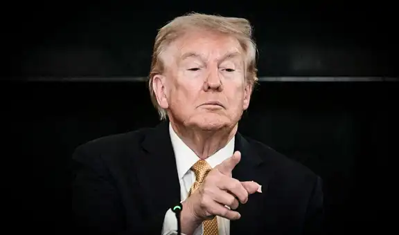 Donald Trump anuncia que una armada masiva se dirige a Irán y advierte que su “tiempo se agota” para negociar