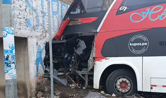 Puno: un fallecido y doce heridos tras colisión de bus contra vivienda urbana