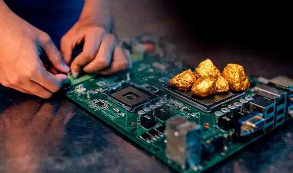 Científicos hallan un método para reciclar dispositivos electrónicos comunes en casa y extraer oro de 22 quilates de ellos