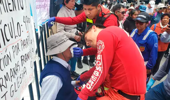 Arequipa: docente invidente es trasladado de emergencias tras seis días en huelga de hambre