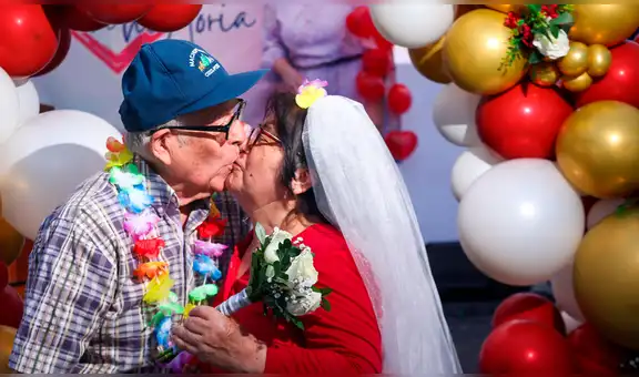 Adultos mayores renuevan sus votos tras más de 50 años juntos en emotiva ceremonia por San Valentín