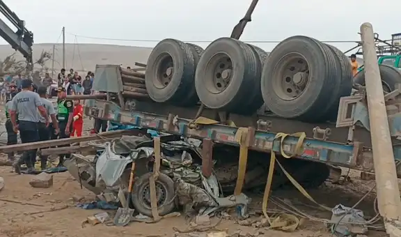Tragedia en Huacho: cuatro adultos y un menor a bordo de miniván mueren aplastados por tráiler en el km 103 de la Panamericana Norte