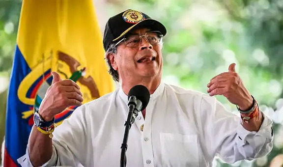 Gustavo Petro defiende el aumento del salario mínimo en Colombia tras suspensión y convoca a movilizaciones