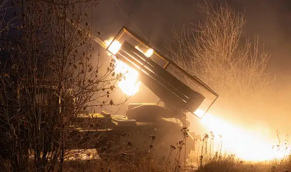 Rusia ataca Ucrania con cerca de 400 drones y 29 misiles a horas de negociación por la paz: red eléctrica fue afectada