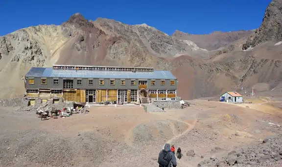 El abandonado hotel en la Cordillera de los Andes que obtuvo el récord por ser el más alto del mundo: 4.300 m.sn.m
