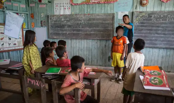 Una brecha que no cierra: faltan más de 19.000 maestros de lenguas originarias en Perú