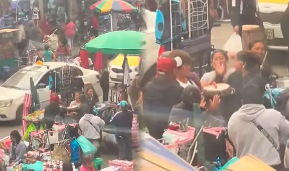 Vendedoras ambulantes sorprenden a su compañera con pastel y le cantan 'Happy Birthday' en plena calle por su cumpleaños: "La verdadera amistad"