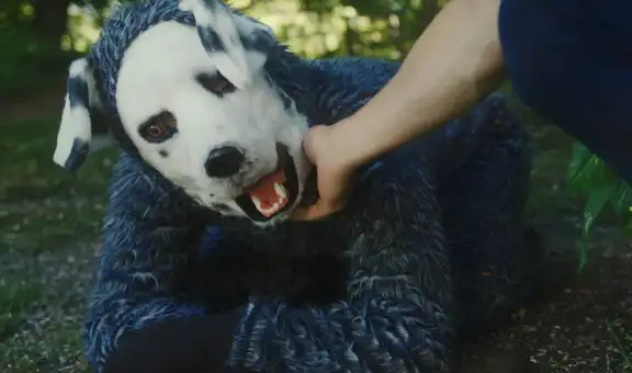 'Good Boy', la rara película que adelantó el fenómeno 'therian', sobre un hombre que vive como un perro