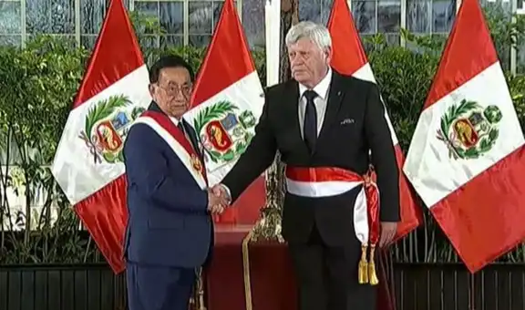 Hugo Alberto Begazo de Bedoya jura como ministro del Interior del gobierno de José María Balcázar