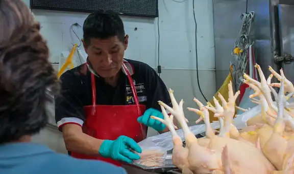 Exigen plan de contingencia al Midagri ante alza de precios del pollo y alimentos por intensas lluvias