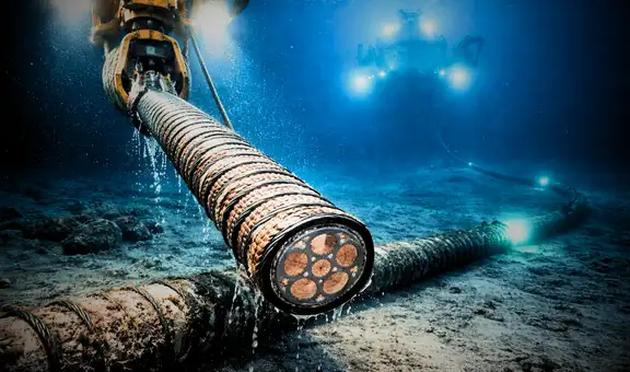 Así extraerán del océano el primer cable transatlántico de fibra óptica para construir nuevas redes submarinas